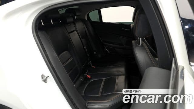 Jaguar XE Prestige, 2017 12