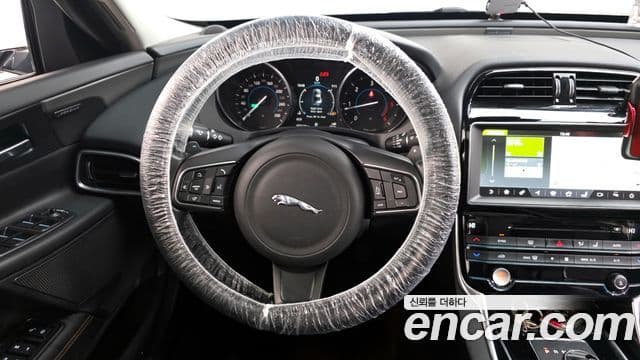 Jaguar XE Prestige, 2017 13