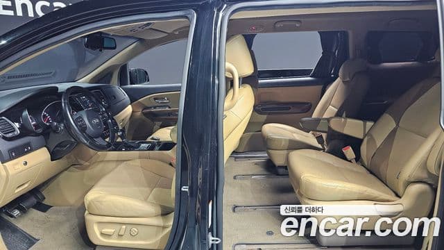 Kia All New Carnival Prestige, 2015 15