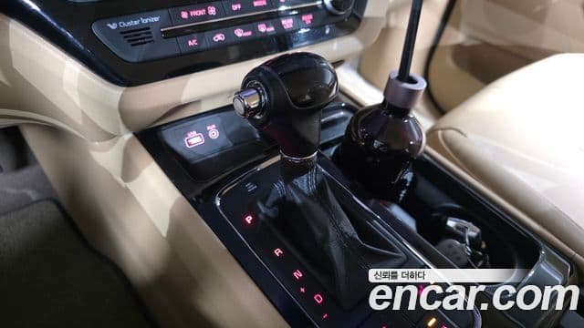 Kia All New Carnival VIP, 2016 9