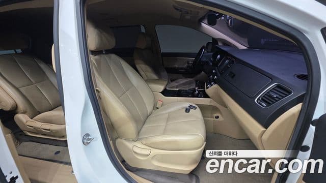 Kia All New Carnival VIP, 2016 10