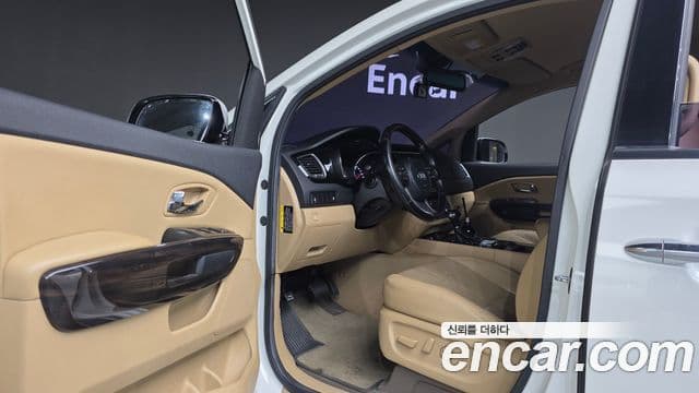 Kia All New Carnival VIP, 2016 11