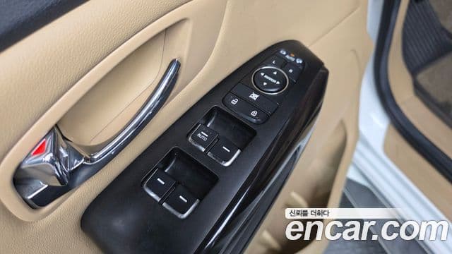 Kia All New Carnival VIP, 2016 12