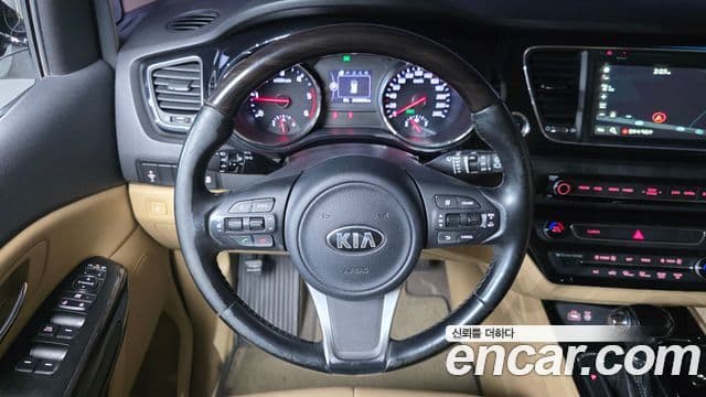 Kia All New Carnival VIP, 2016 14