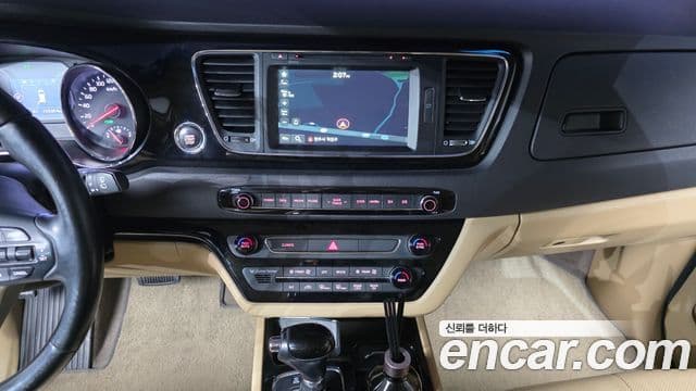Kia All New Carnival VIP, 2016 15
