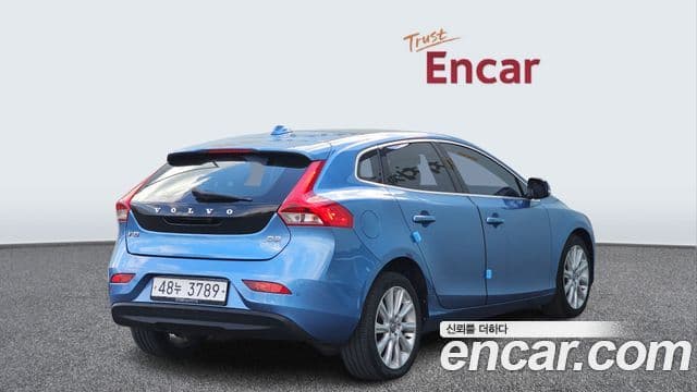 Volvo V40 2세대, 2015 2