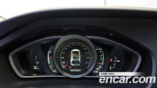 Volvo V40 2세대, 2015 8