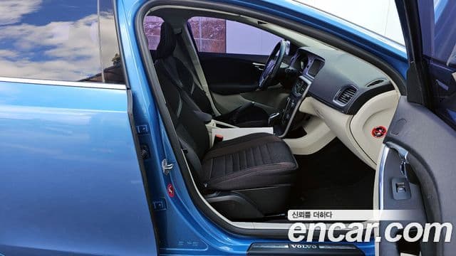 Volvo V40 2세대, 2015 10