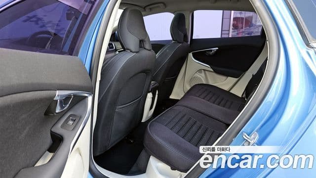 Volvo V40 2세대, 2015 12