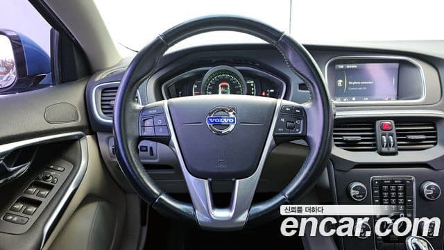 Volvo V40 2세대, 2015 13