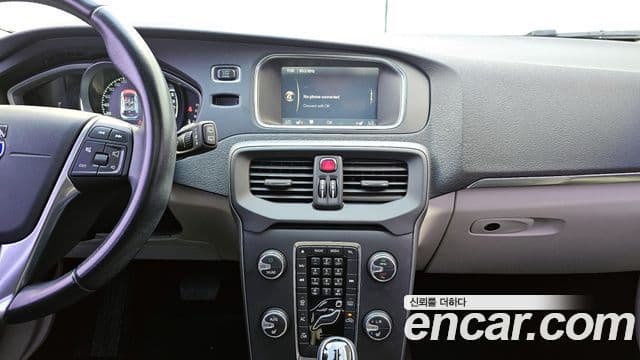 Volvo V40 2세대, 2015 14