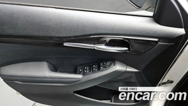 Kia The / новый New Seltos Signature, 2023 17