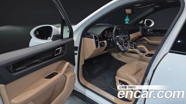 Porsche Cayenne (PO536), 2020 10