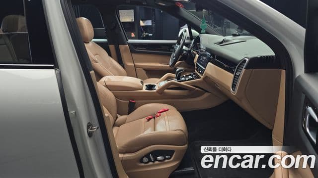 Porsche Cayenne (PO536), 2020 11