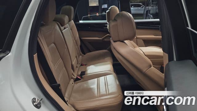 Porsche Cayenne (PO536), 2020 12