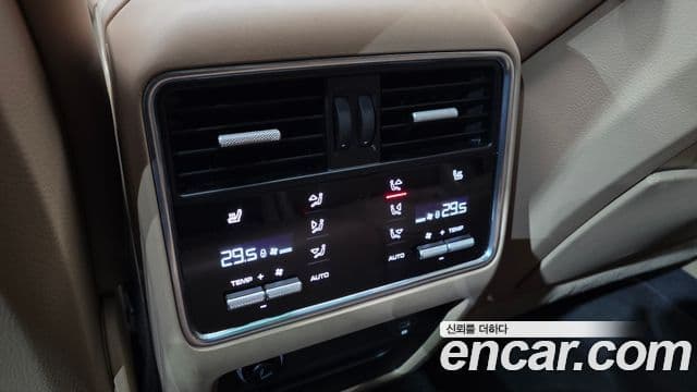 Porsche Cayenne (PO536), 2020 18