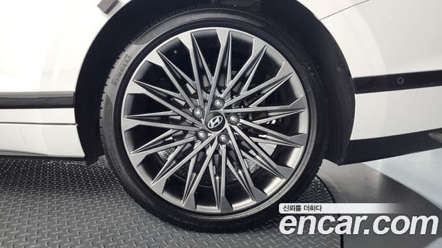 Hyundai Grandeur гибрид (GN7) Calligraphy, 2023 все фото