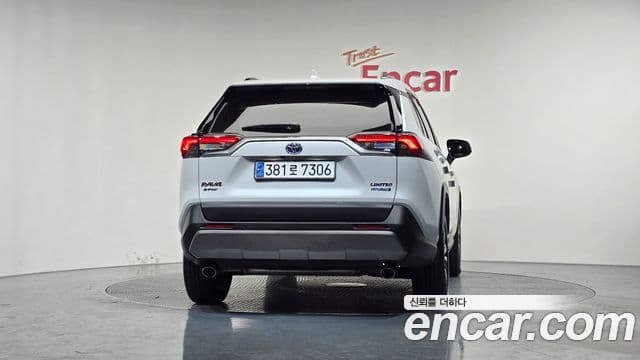 Toyota RAV4 5세대 2.5 4WD гибрид LTD, 2024 4