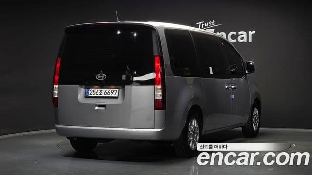 Hyundai Staria Modern, 2025 2