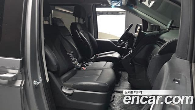 Hyundai Staria Modern, 2025 11