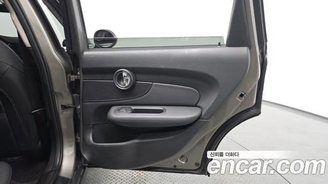 Mini Cooper D 클럽맨 2세대, 2019 16