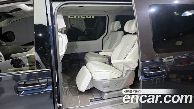 Hyundai Staria Inspiration, 2025 11