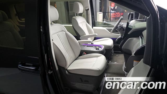 Hyundai Staria Inspiration, 2025 12