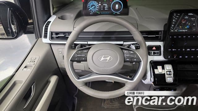 Hyundai Staria Inspiration, 2025 13