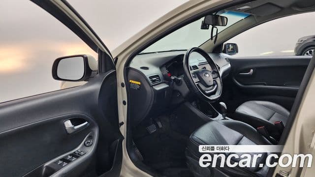 Kia All New Morning Deluxe Trendy, 2015 10