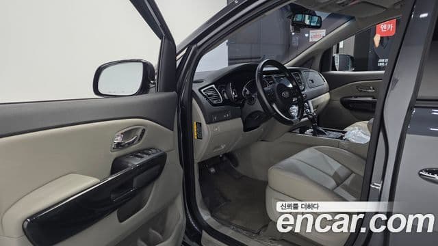 Kia All New Carnival Noblesse, 2016 10