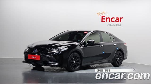 Toyota 캠리 (XV70) 2.5 LE гибрид