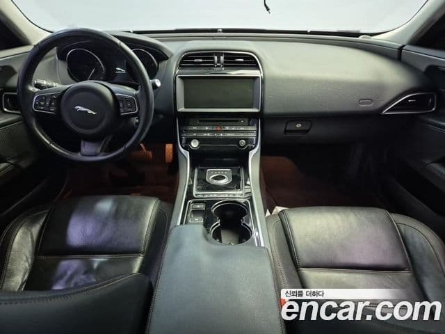 Jaguar XE Prestige, 2017 7