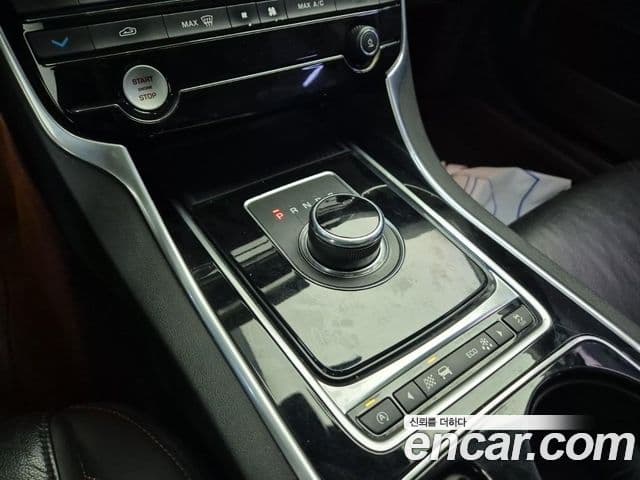 Jaguar XE Prestige, 2017 8