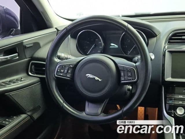 Jaguar XE Prestige, 2017 9