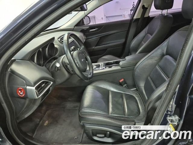 Jaguar XE Prestige, 2017 11