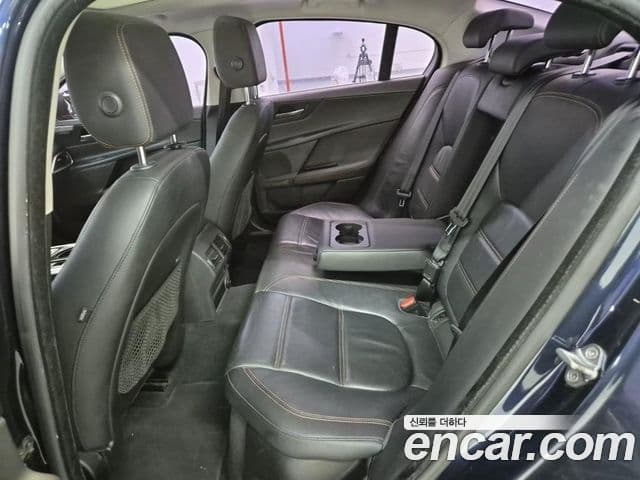 Jaguar XE Prestige, 2017 12