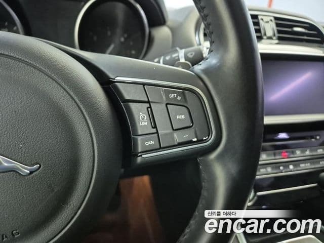 Jaguar XE Prestige, 2017 16