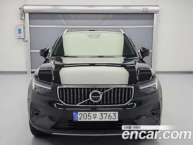 Volvo XC40 B4 Ultimate Bright, 2024 1