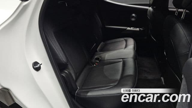 Genesis GV60 Standard, 2023 12