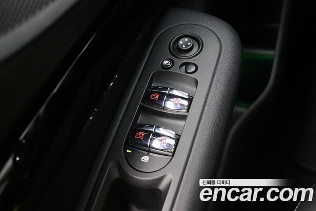 Mini Cooper 클럽맨 2세대, 2024 10