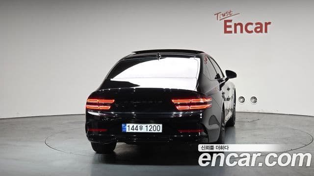 Genesis G80 (RG3) чёрный, 2026 4