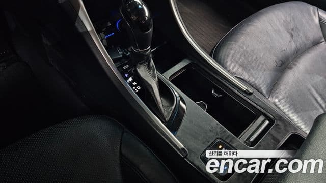 Hyundai YF Sonata LPI Premier(для людей с инвалидностью), 2012 9