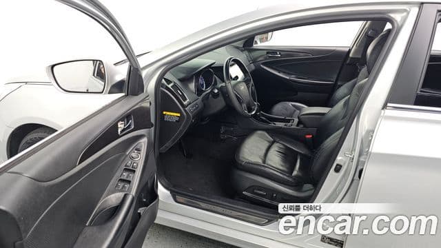 Hyundai YF Sonata LPI Premier(для людей с инвалидностью), 2012 10