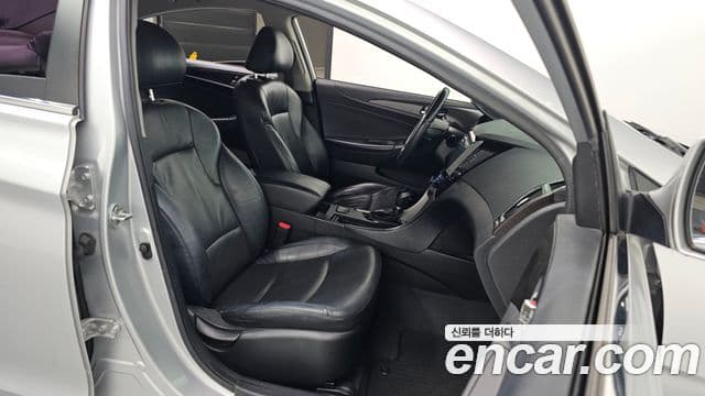 Hyundai YF Sonata LPI Premier(для людей с инвалидностью), 2012 11