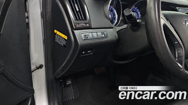 Hyundai YF Sonata LPI Premier(для людей с инвалидностью), 2012 17