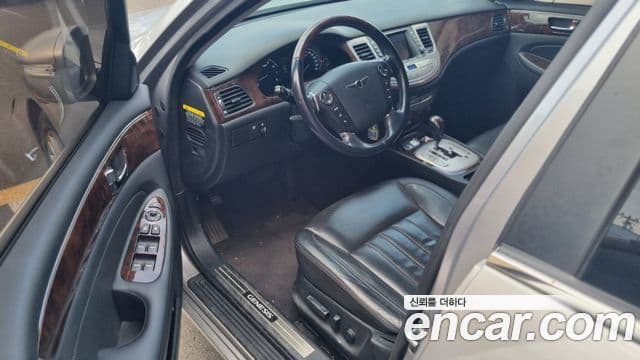 Hyundai Genesis Luxury, 2010 3