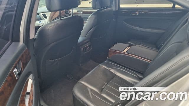 Hyundai Genesis Luxury, 2010 4