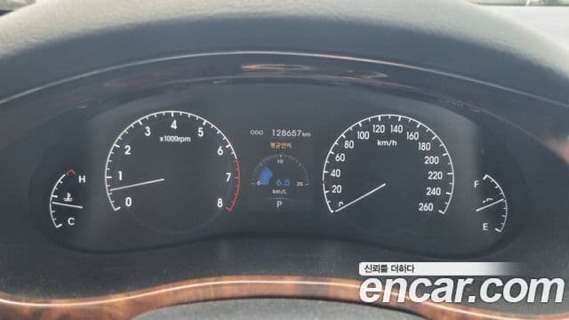 Hyundai Genesis Luxury, 2010 6