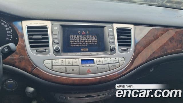 Hyundai Genesis Luxury, 2010 7