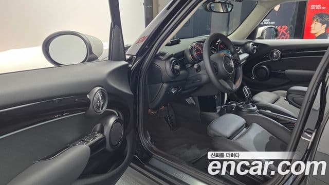 Mini Cooper 3세대, 2023 10